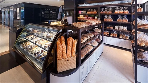 Thưởng thức các loại bánh ngọt