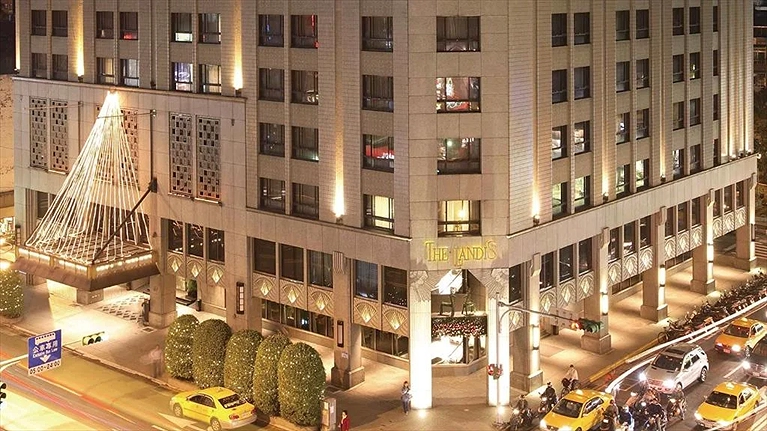 Khách sạn nằm ở khu vực trung tâm Đài Bắc