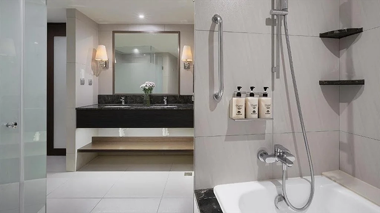 Nhà vệ sinh được trang trí thanh lịch