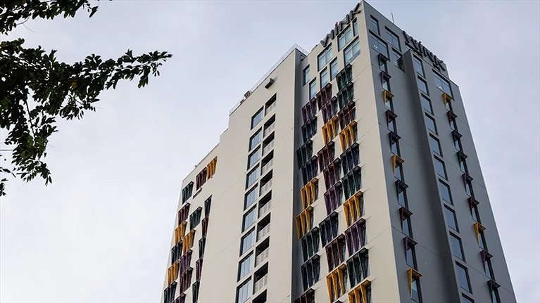 Khách sạn nhìn từ bên ngoài