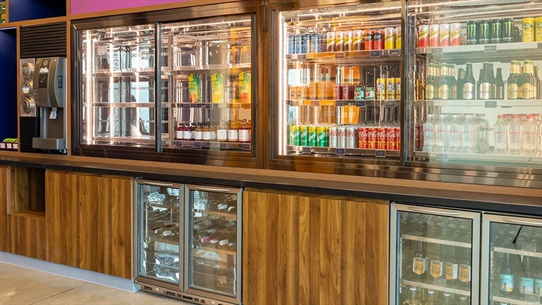 Khu vực máy bán hàng tự động