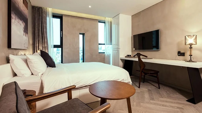 Thư giãn tại sofa êm ái