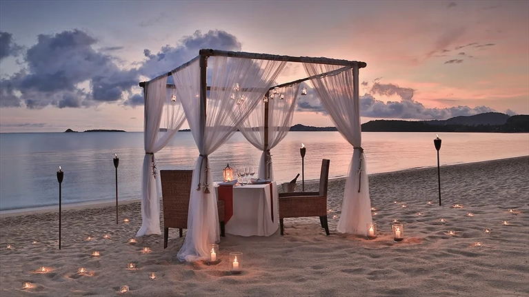 Các sự kiện được bày trí chỉn chu