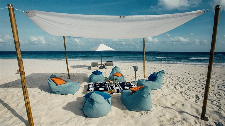 Thư giãn trên bãi biển nhiệt đới