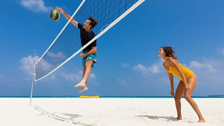 Bóng chuyền trên bãi biển