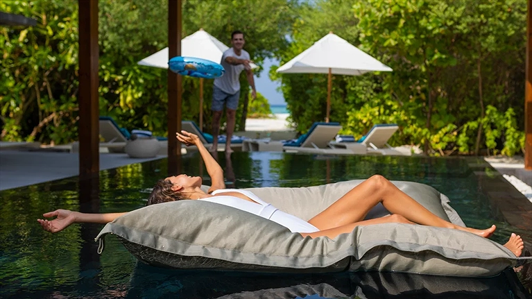 Thư giãn tại hồ bơi riêng