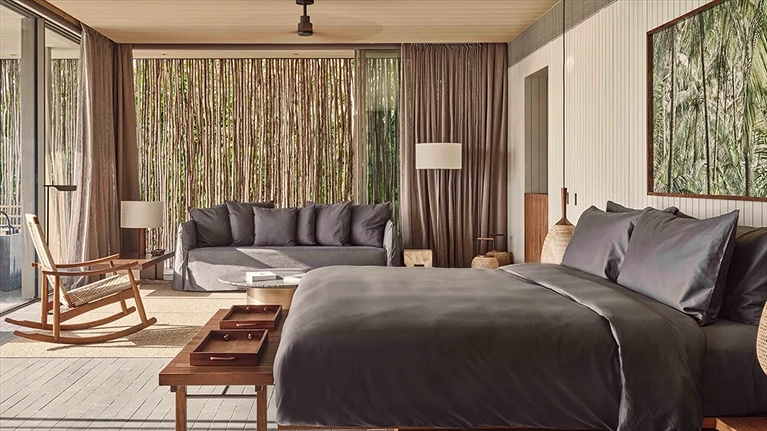 Drap giường được dệt từ những chất liệu cao cấp mang đến một giấc ngủ chất lượng