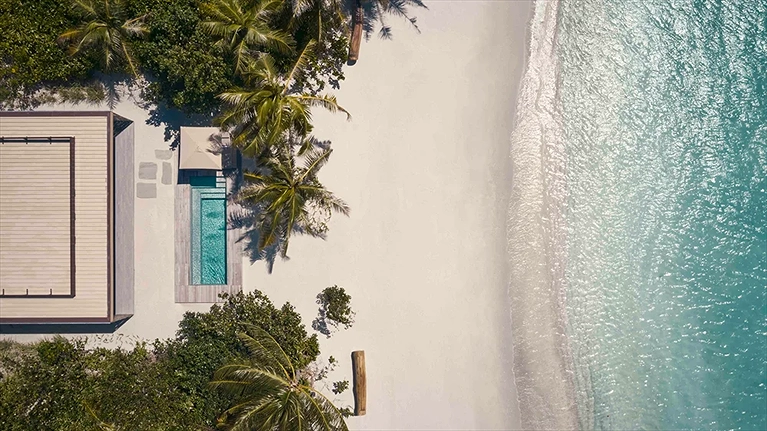 Đắm mình tại hồ bơi riêng và lắng nghe tiếng sóng vỗ