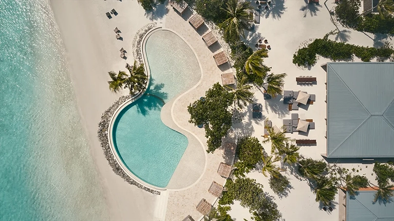 Hồ bơi tự do ngoài trời