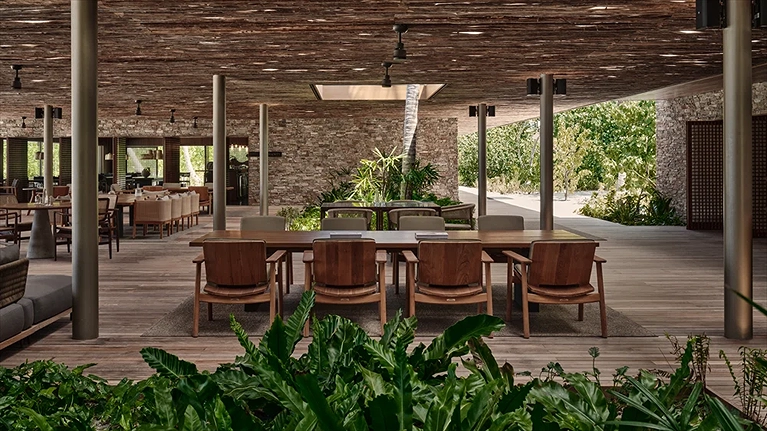 Nhà hàng rộng rãi, sang trọng