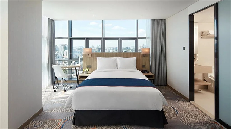 Không gian phòng rộng rãi, thoải mái