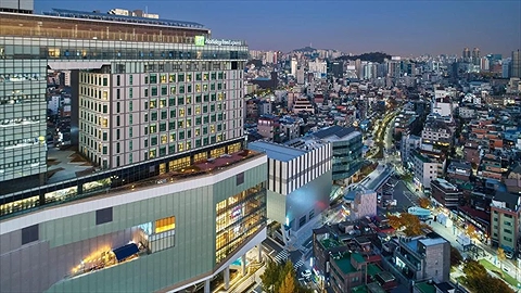 Khu phức hợp trung tâm mua sắm dưới khách sạn trong cùng tòa nhà