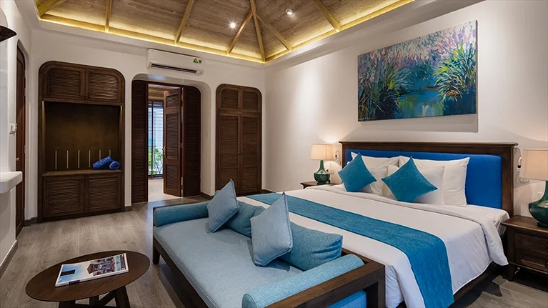 Premium Deluxe King with Balcony and Garden View