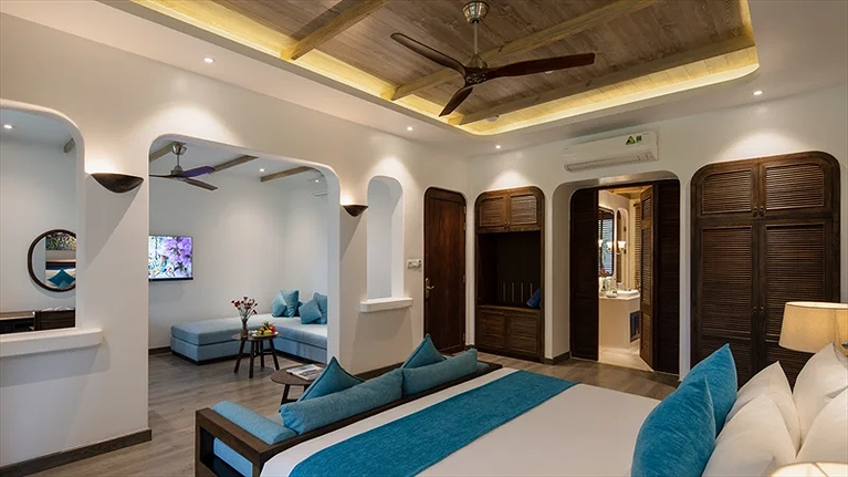 Premium Deluxe King with Balcony and Garden View