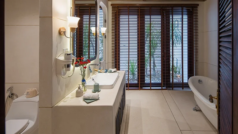 Premium Deluxe King with Balcony and Garden View