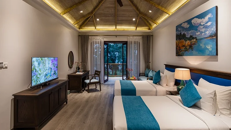 Premium Twin with Balcony and Garden View