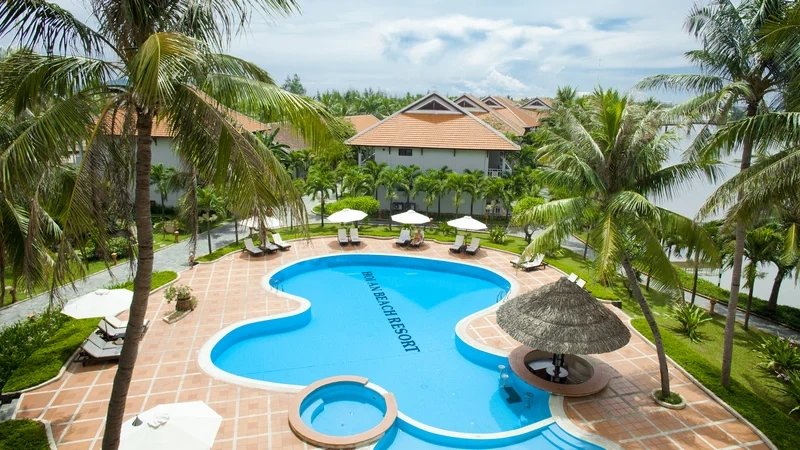 Hồ bơi ngoài trời