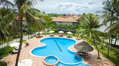 Hồ bơi ngoài trời