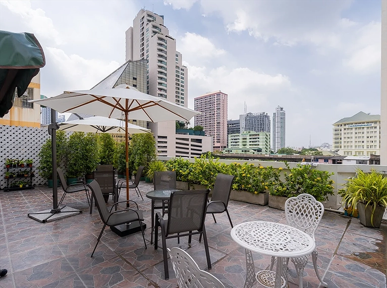 Không gian ngoài trời