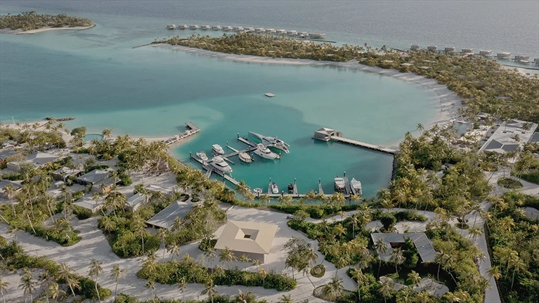 Quần đảo Fari yên bình với làn nước trong xanh như pha lê