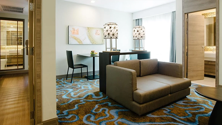 Thư giãn tại sofa êm ái