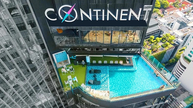 Khachs ạn Continent nằm tại trung tâm khu Sukhumvit