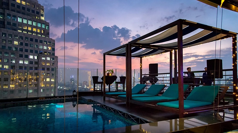 Hồ bơi ngoài trời