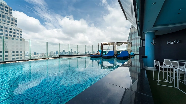 Hồ bơi ngoài trời