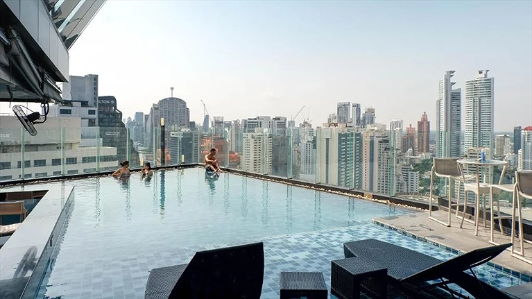 Hồ bơi ngoài trời