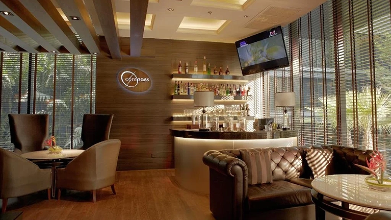 Không gian quầy Bar