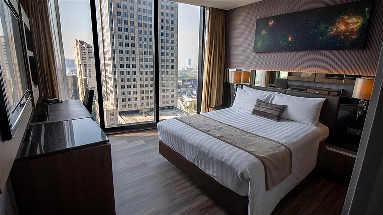 Không gian ngập tràn án sáng