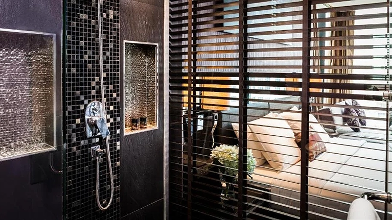 Nhà vệ sinh được trang trí thanh lịch