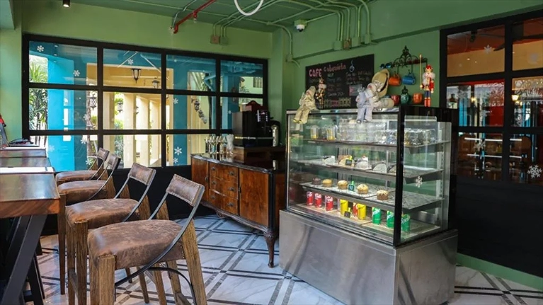 Không gian cafe bên trong khách sạn