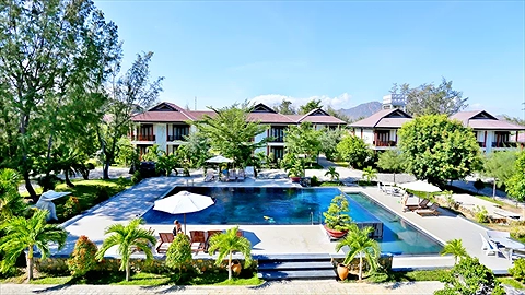 Hồ bơi ngoài trời