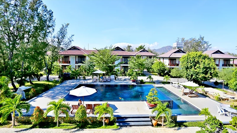 Hồ bơi ngoài trời