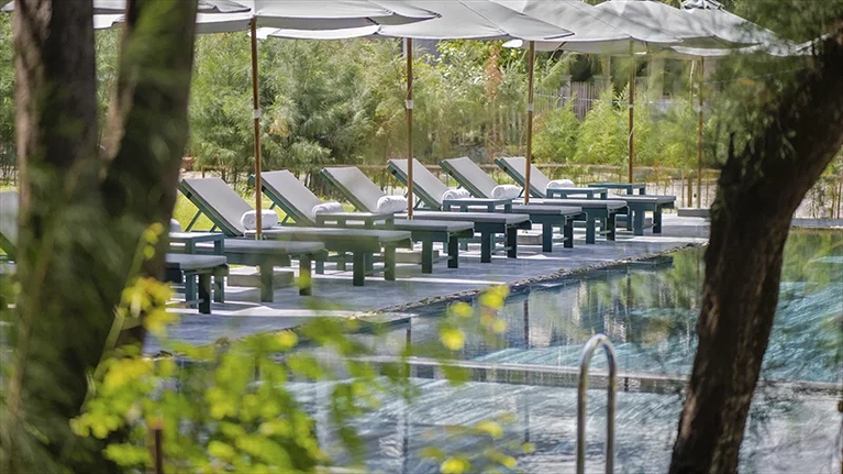 Hồ bơi ngoài trời