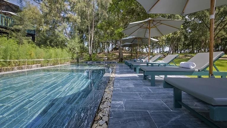 Hồ bơi ngoài trời