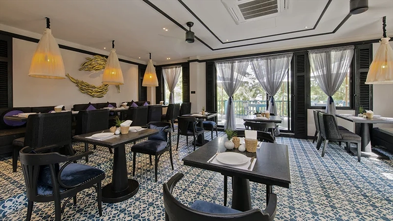 Không gian nhà hàng trong nhà