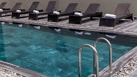 Hồ bơi ngoài trời