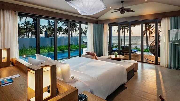 Deluxe Bungalow Beachfront with Private Pool