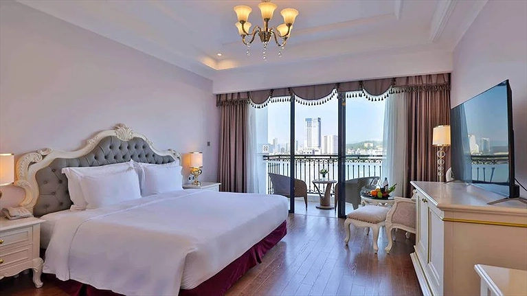 Deluxe Garden ban công rộng rãi