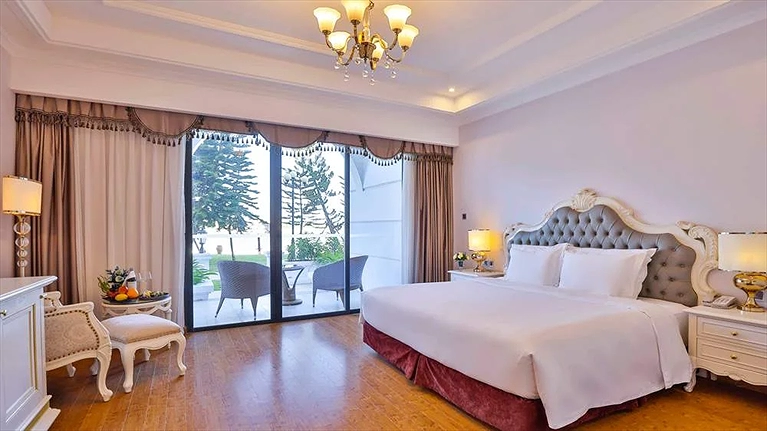 Deluxe Terrace thoáng mát nhìn ra vườn xanh