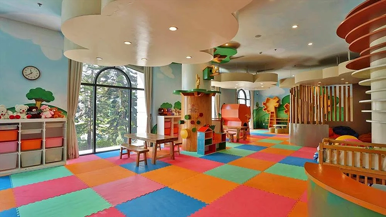 Trong nhà với nhiều hoạt động cho trẻ em