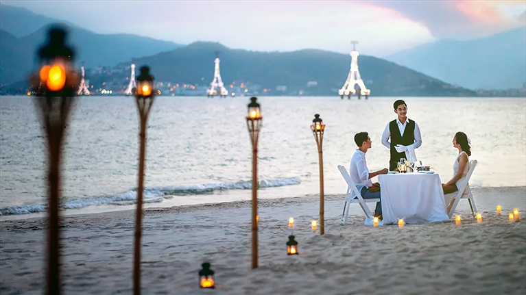 Hàn huyên những câu chuyện thú vị dưới ánh đèn lung linh