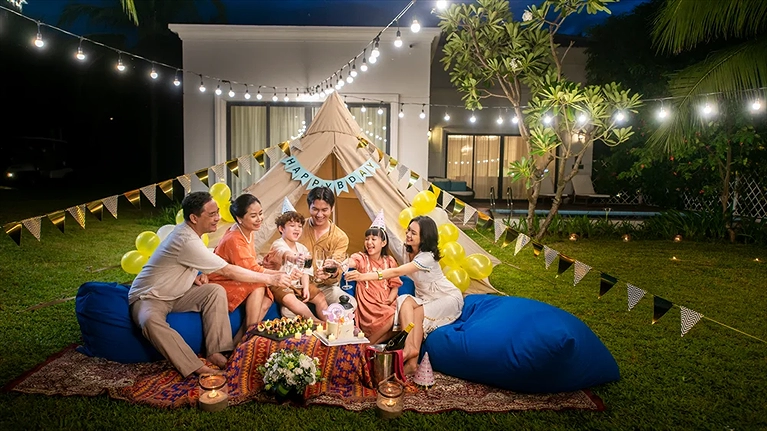 Thưởng thức bữa ăn tiệc riêng tại villa