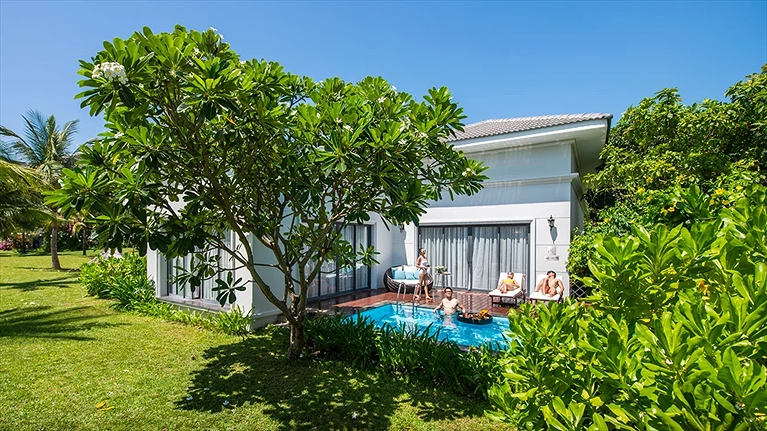 Villa rộng rãi với bể bơi riêng