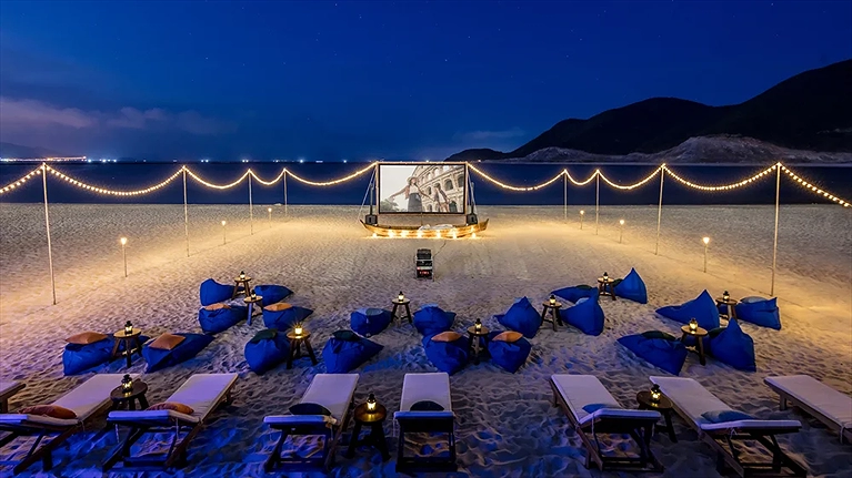 Thưởng thức điện ảnh bên bãi biển