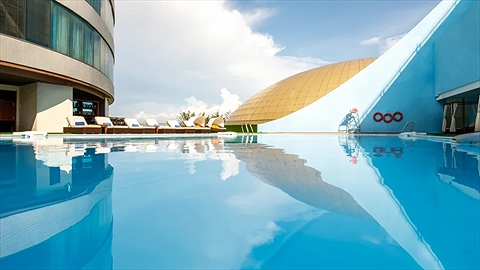 Hồ bơi ngoài trời