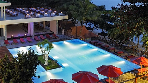 Hồ bơi ngoài trời