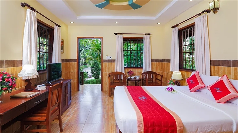 Bungalow Garden View